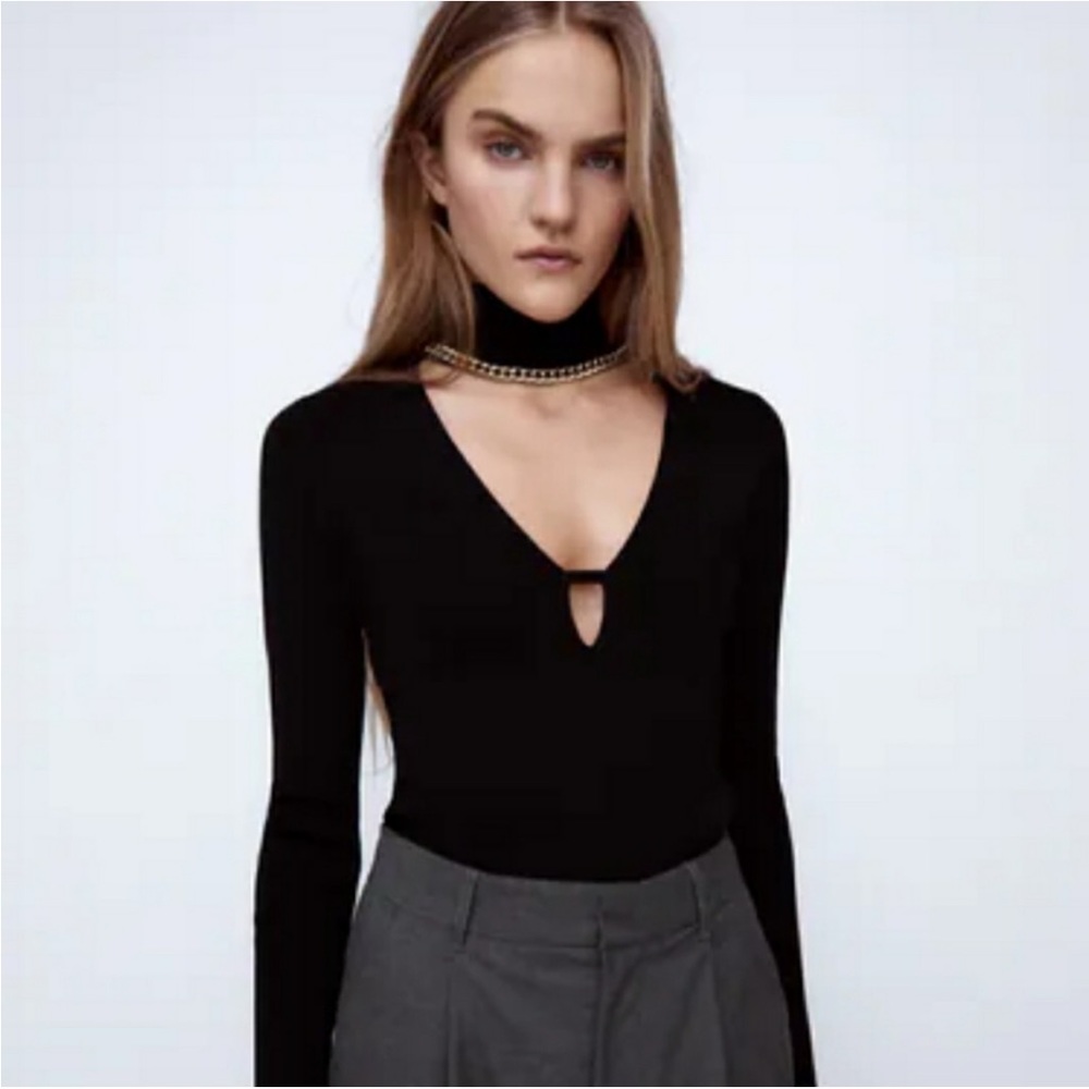 Zara Black Knit Sweater With Gold Chain. NWT. Size medium.